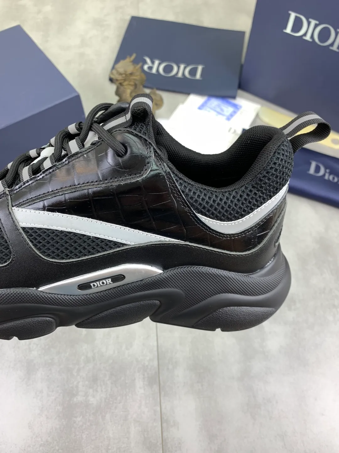Men's shoes 💰P480 new style 💰new color high quality🔥🔥🔥, Dior [Dior] official website newly released 1:1 copy, the shoe body is made of imported original fine and breathable cloth and selected first-layer cowhide ➕original fine mesh lining insole, perfect shape and top quality 🙈rubber foam combination outsole is super light and wear-resistant👣, super hot style Code number: 38-45 (46 47 customized)